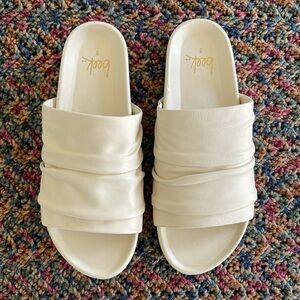 New Condition Beek Minla Slide Sandals Cream Color. Size 8. Fits 8.5